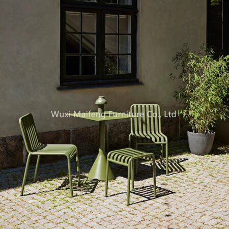 Simple Leisure Courtyard Outdoor Table And Chair Set Iron Colorful Open Air Combination Table For Milk Tea Shop And Cafe